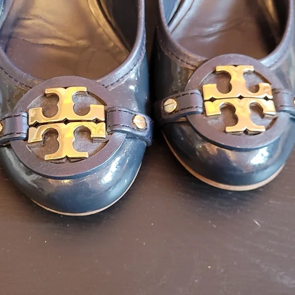 TORY BURCH navy pumps